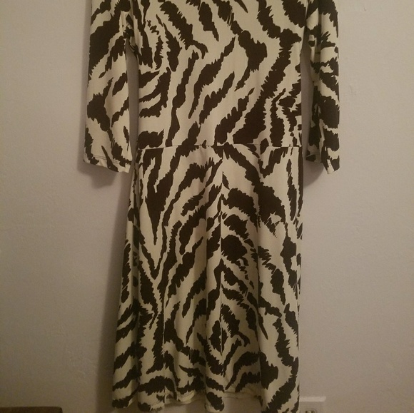 Dress - Picture 5 of 5